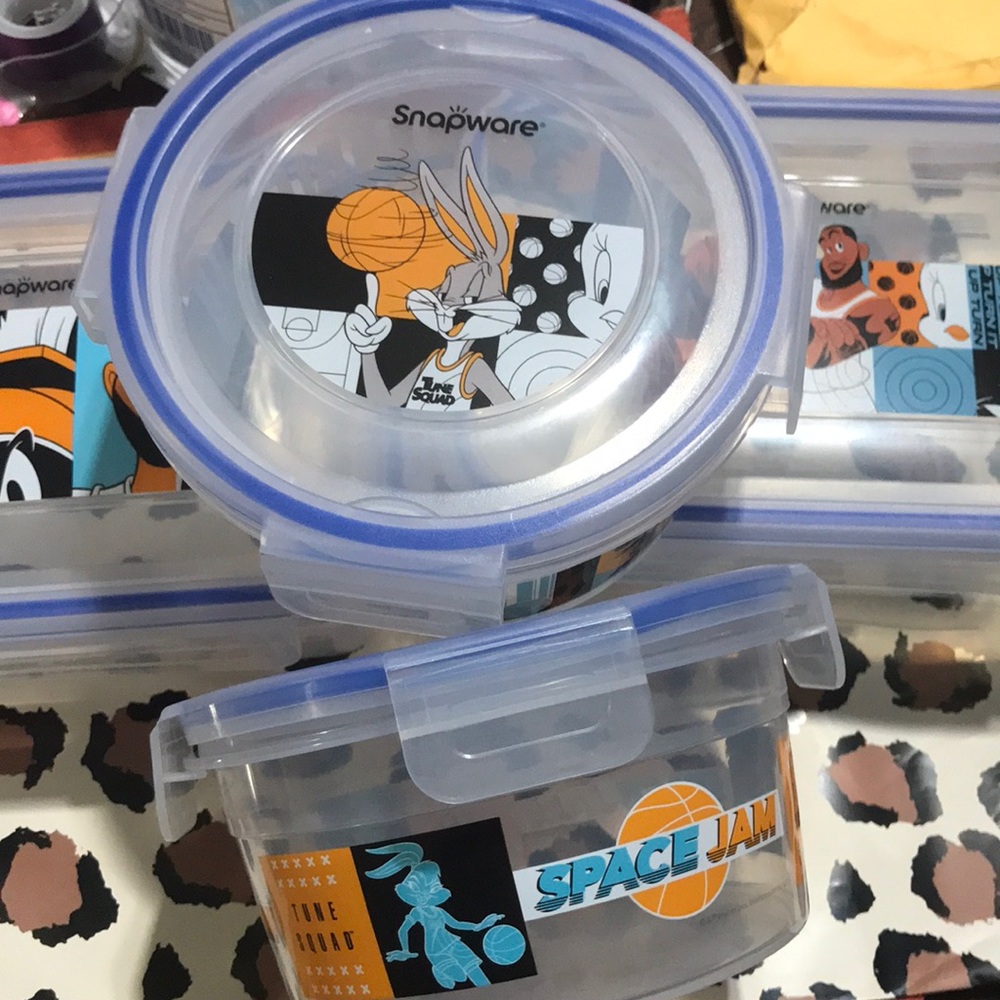 Snapware Plastic Food Storage Container SPACE JAM 2 pc round & rectangle 🌟 NEW